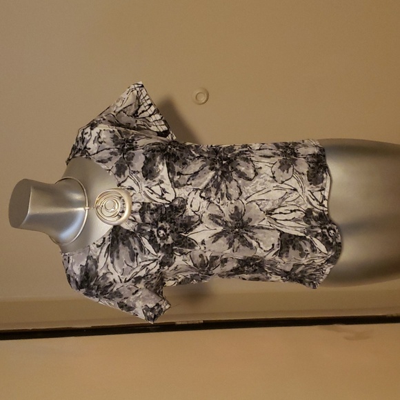 Kim Roger's Lady's ScoopNeck  Tee Shirt with Pleated Bodice Short Sleeved ♥ - Picture 1 of 7